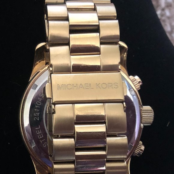 Michael Kors MK 8077 Gold Tone Watch - Picture 4 of 7